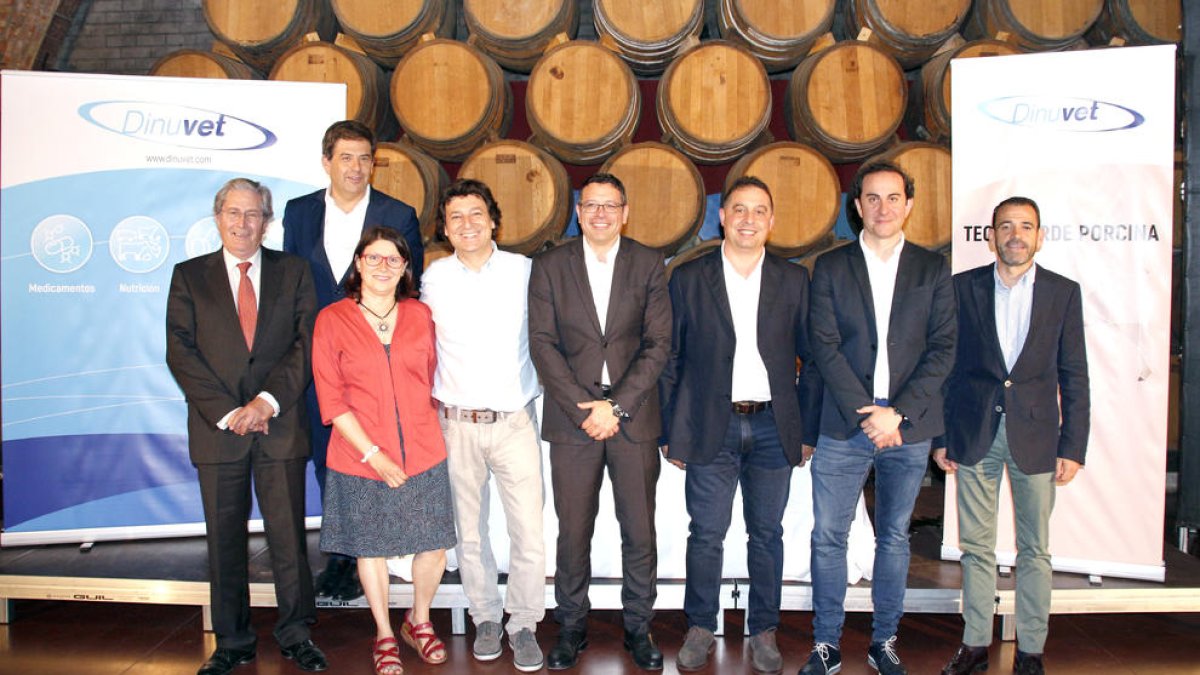 Jornada Tecni-Tarde Porcina - La empresa lleidatana Dinuvet va celebrar dimecres la tercera edició de la Tecni-Tarde Porcina, de referència al sector, que va reunir més 250 assistents.