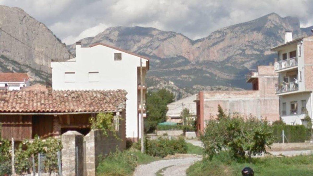 La calle Enric Granados de Oliana, que ahora se asfaltará.