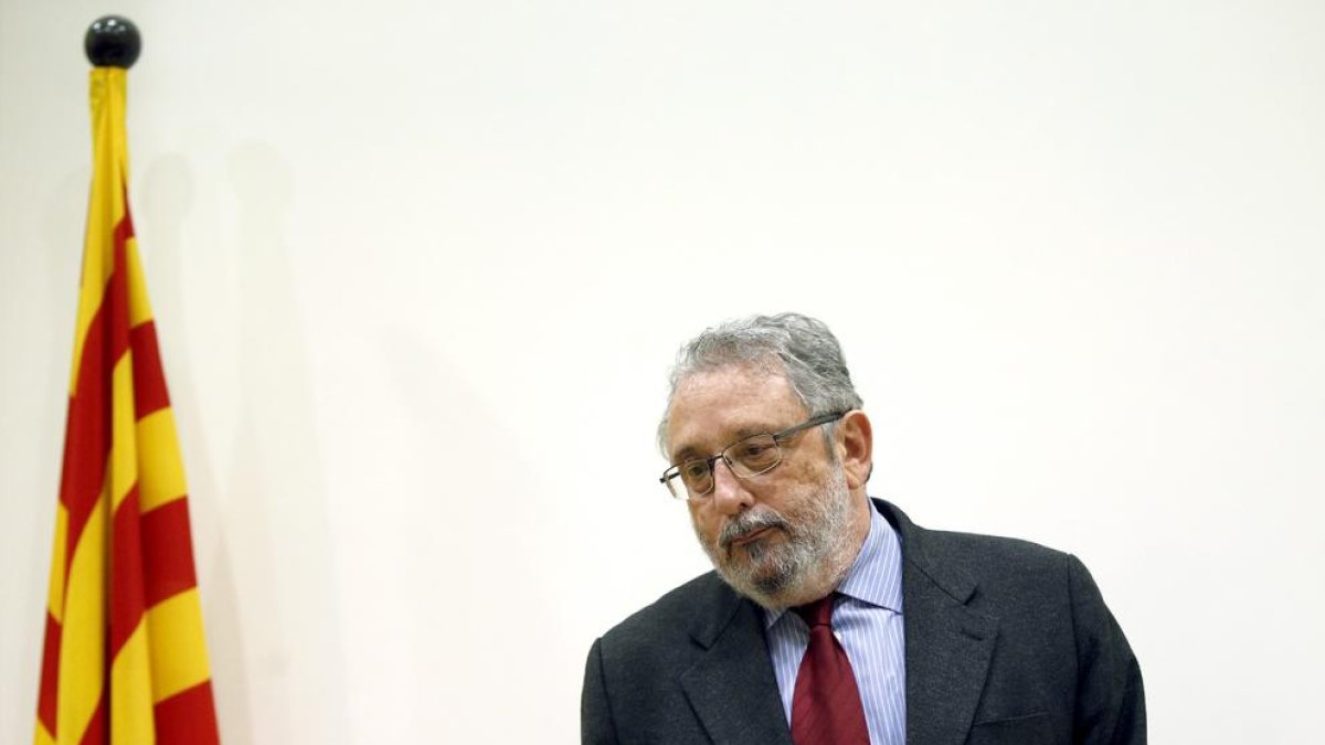 La Generalitat demana prohibir fumar als cotxes i al voltant dels centres esportius