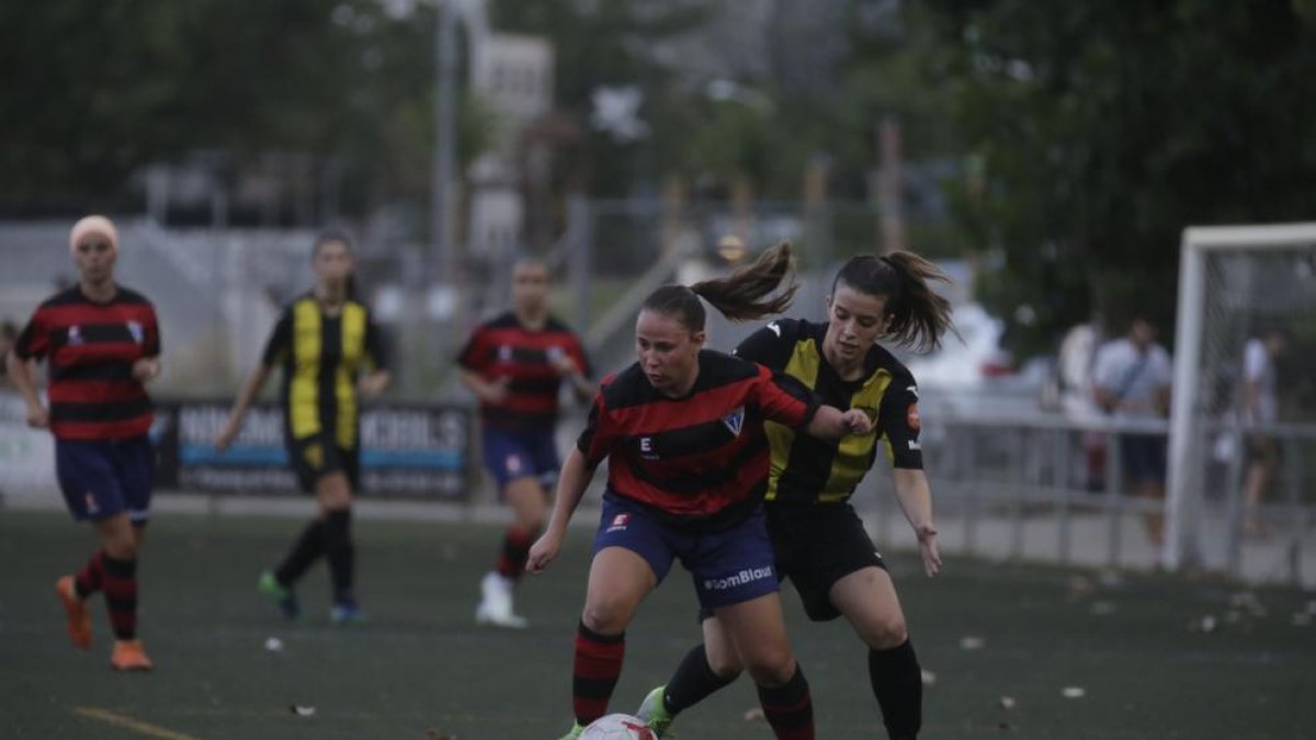 Una acción del amistoso de pretemporada que disputaron ayer el Pardinyes y el Igualada.