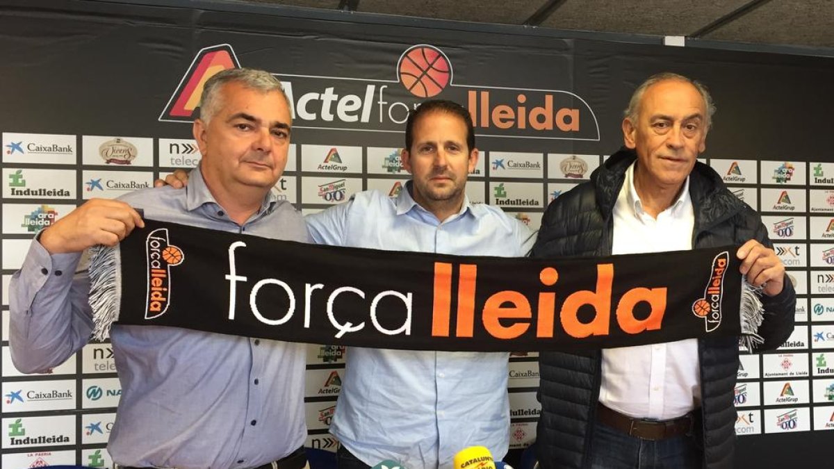 Albert Aliaga, Jorge Serna i Félix González, ahir durant la presentació del tècnic del Força Lleida per a la temporada vinent.