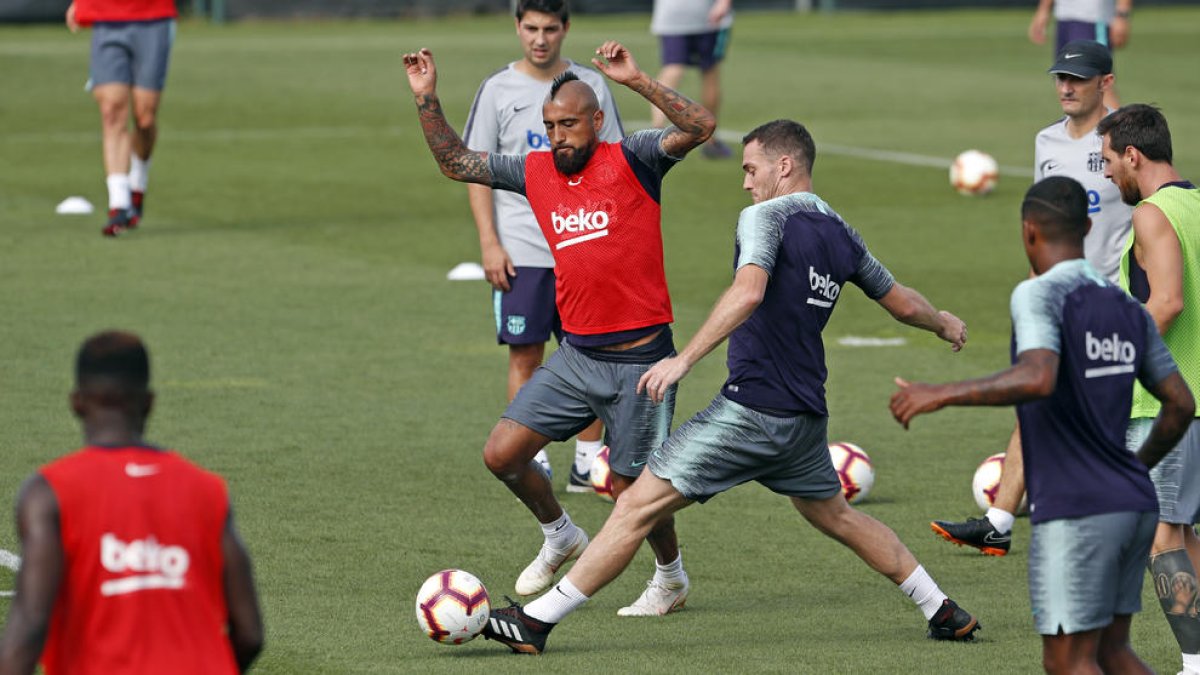 Els jugadors del Barça es van exercitar ahir per preparar el partit de demà davant de l’Alabès.