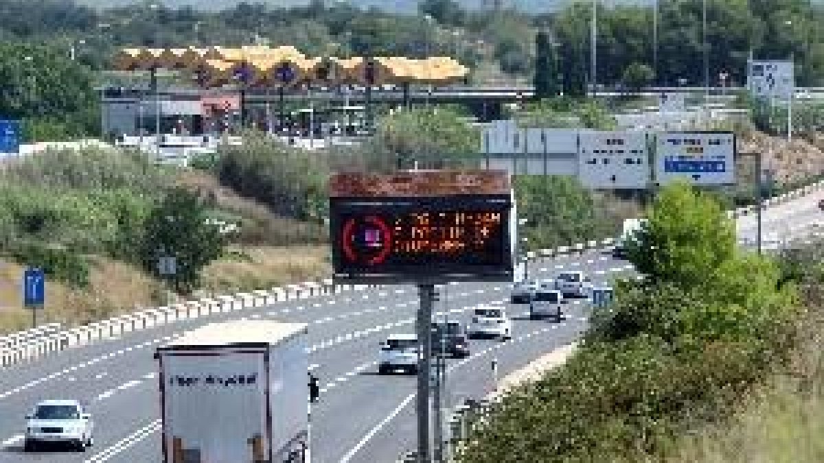 El 53% de conductors no utilitza correctament intermitents en avançaments