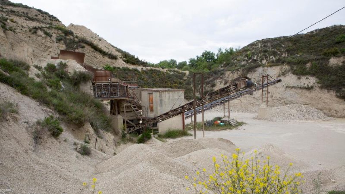 L’últim forn de guix era a Ivorra i va tancar el 1969. La pedrera està explotada per una cimentera.