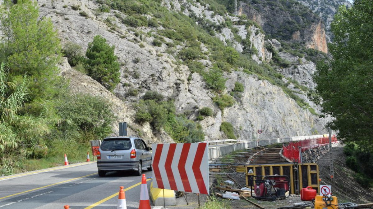 La calçada s’ampliarà fins als 10 metres amb un mur a la zona propera al Segre.