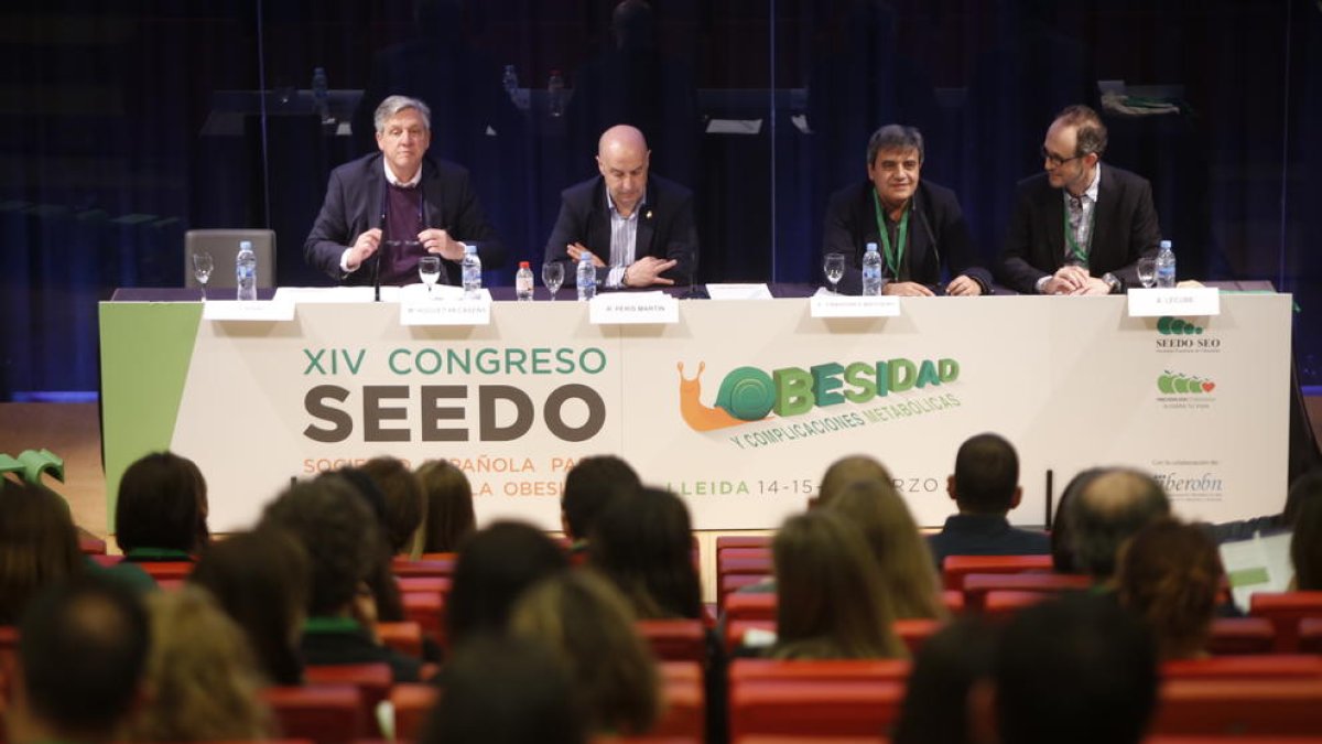 Una cincuentena de personas asistieron ayer al acto de inauguración del certamen.