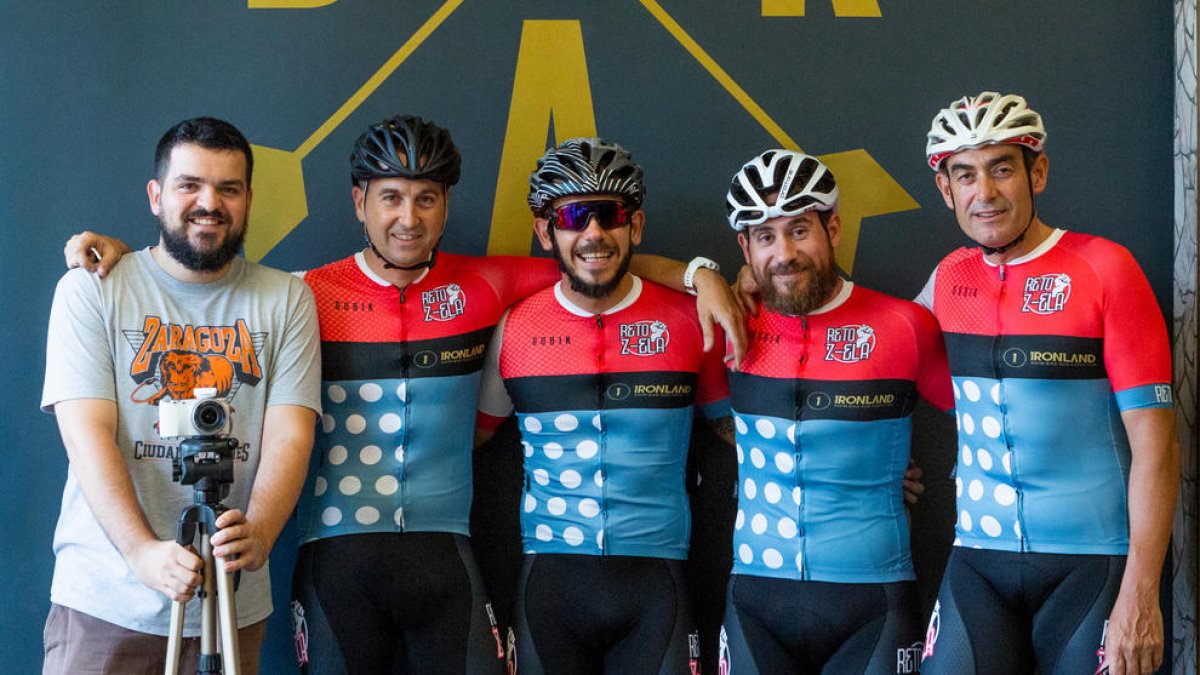 L’equip del Reto Z-ELA al qual es troba el lleidatà Carlos Castillejo, al centre.