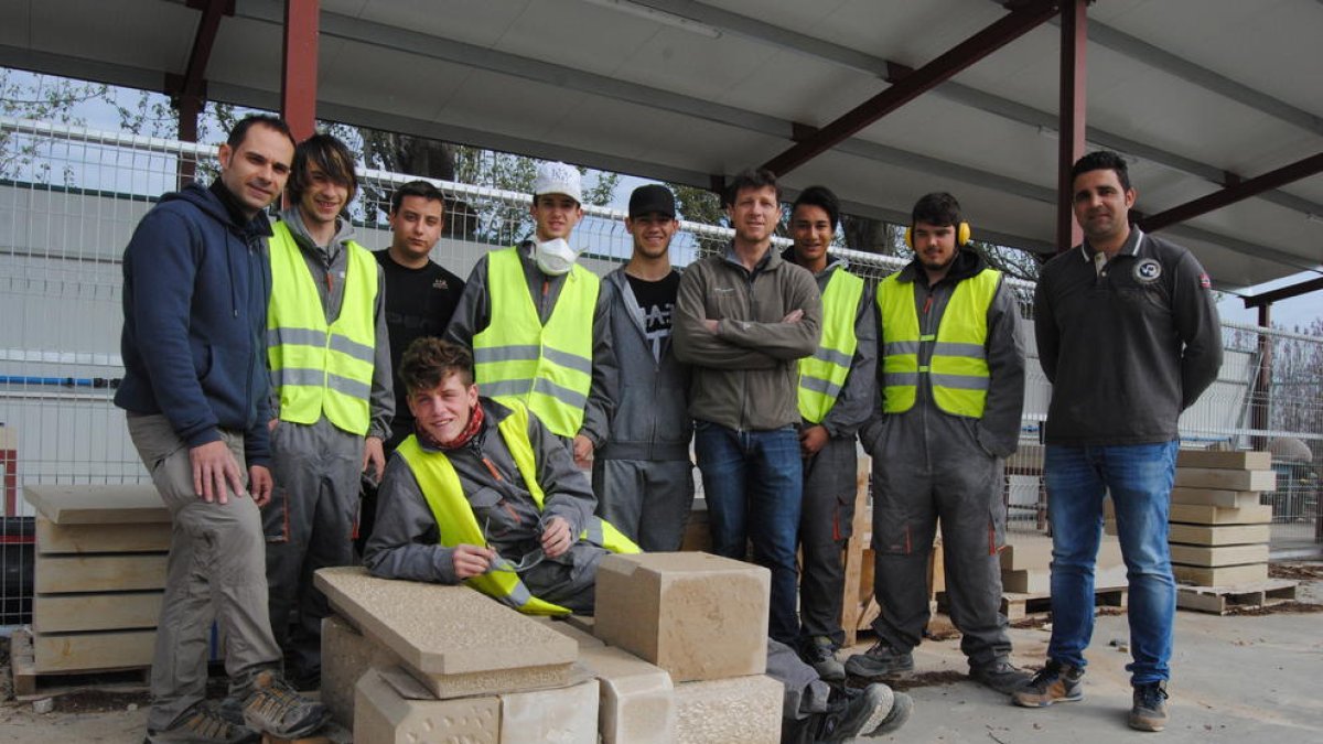 Alumnos que imparten este ciclo, junto a sus profesores.