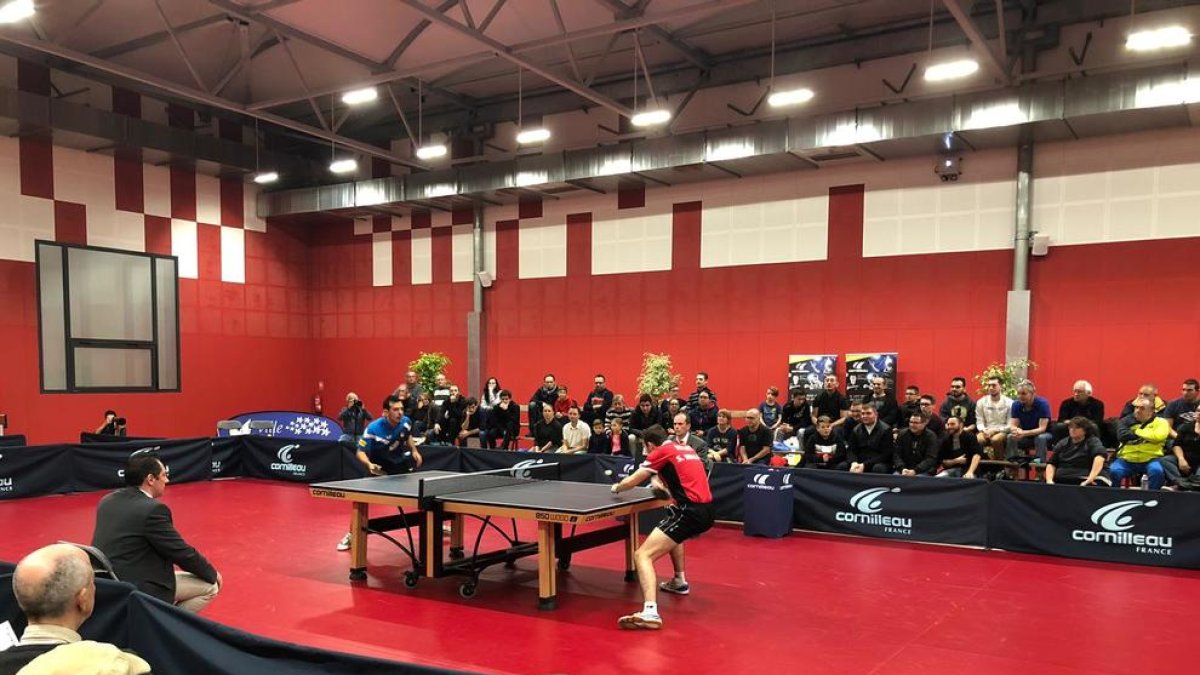 Marc Duran, durante el partido que disputó ayer ante Samuel Walker.