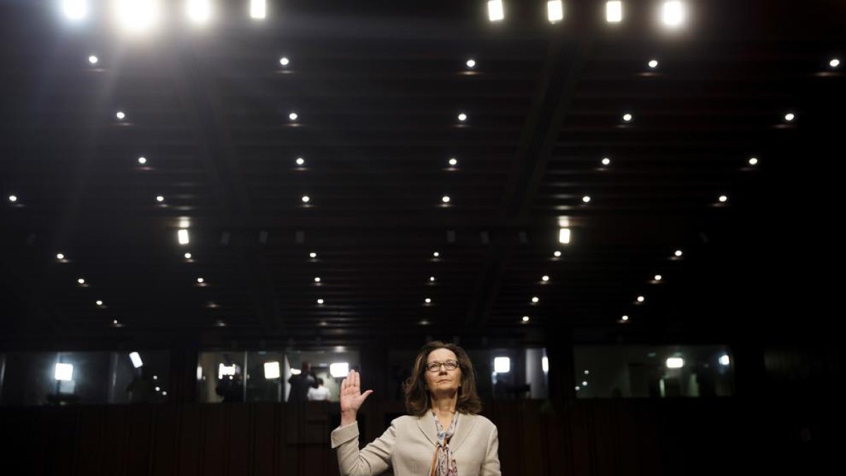 Gina Haspel declara davant del comitè en una imatge d’arxiu.