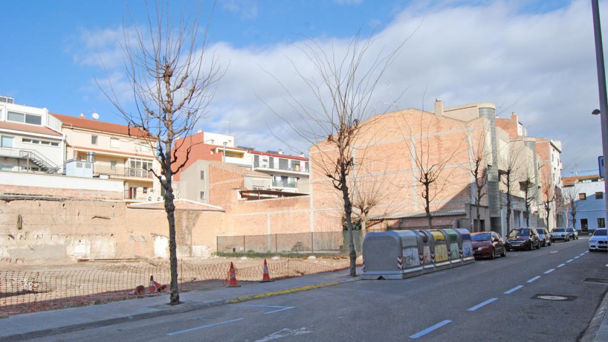 El solar que se convertirá en un nuevo aparcamiento de zona azul.