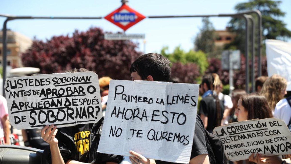 Estudiants en la marxa d’ahir contra Cifuentes a Madrid.