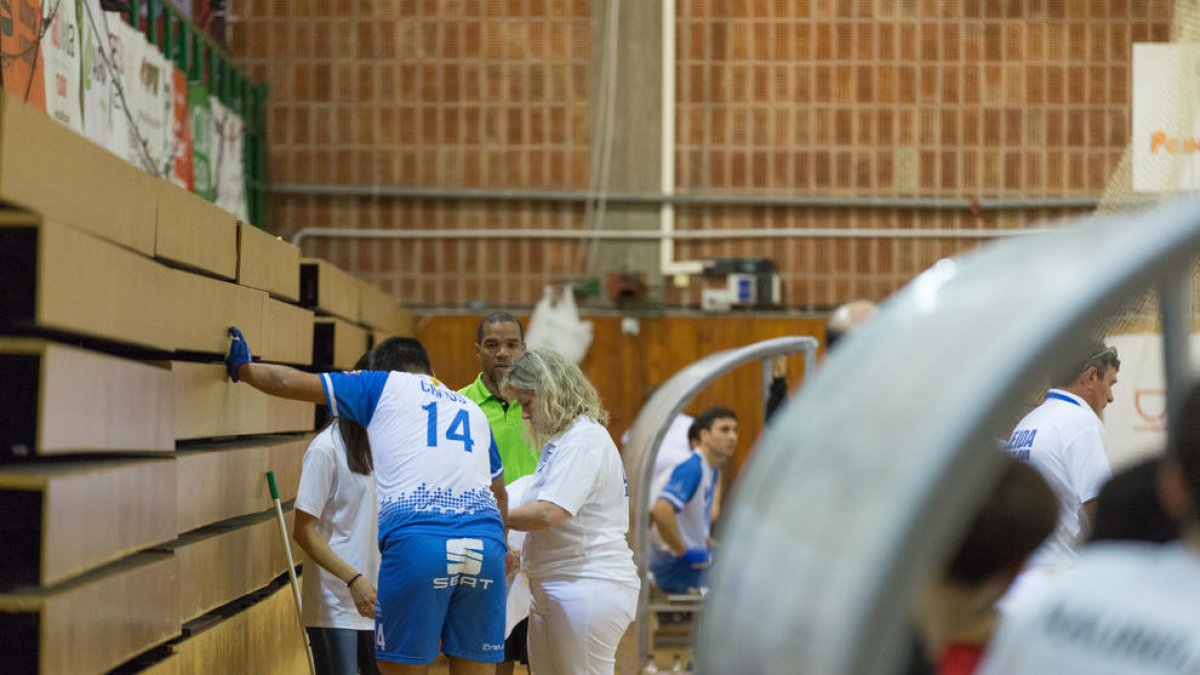 Creus, sent atès després de rebre un cop davant del Vic.
