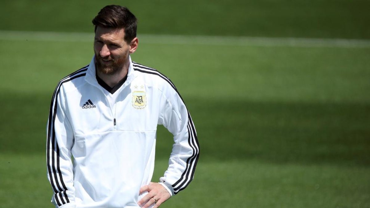 Leo Messi, durant la sessió d’entrenament de la selecció argentina prèvia al debut mundialista.