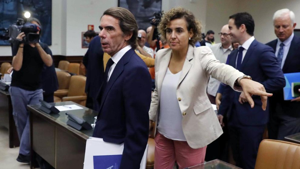 Aznar nega la caixa B al PP