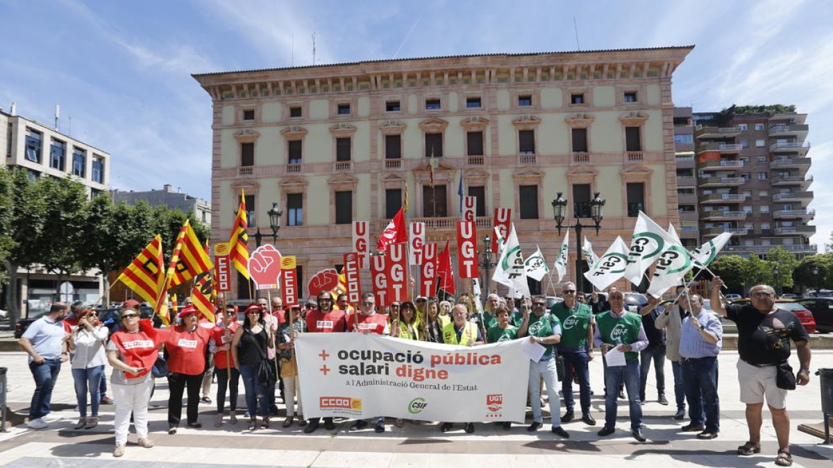 Imatge de la concentració a la subdelegació del Govern espanyol.