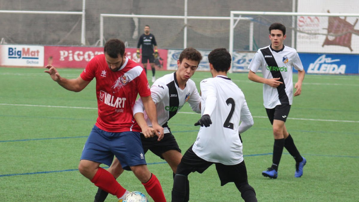 Una jugada del partido de ayer entre el Balaguer B y la EF Tremp.
