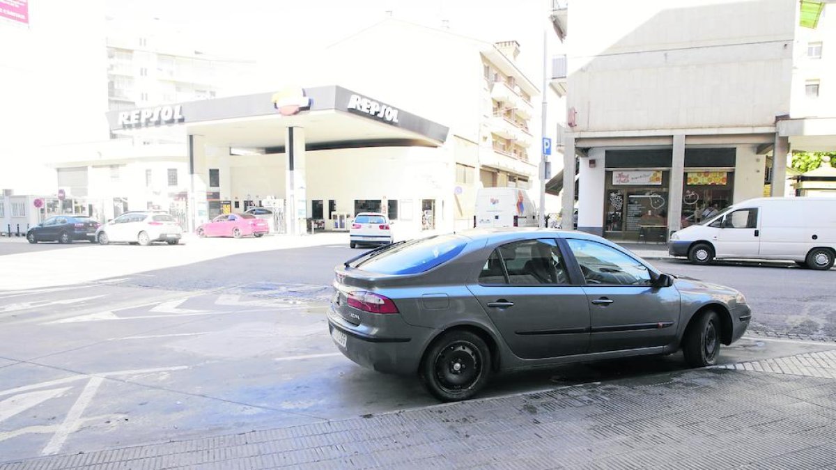 Foc a prop d’una gasolinera a Balaguer