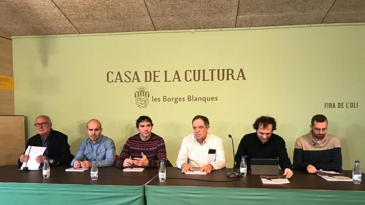 Un momento del acto de presentación del libro que recoge la história del FC Borges.