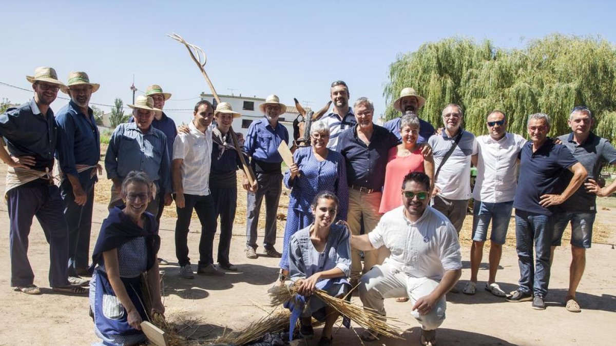 Foto de familia de los participantes en la celebración del Batre ayer en La Fuliola.