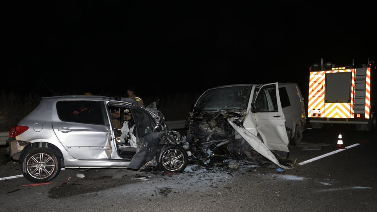 Estat en el qual van quedar els dos vehicles implicats en el xoc mortal de dimecres a l’N-240.
