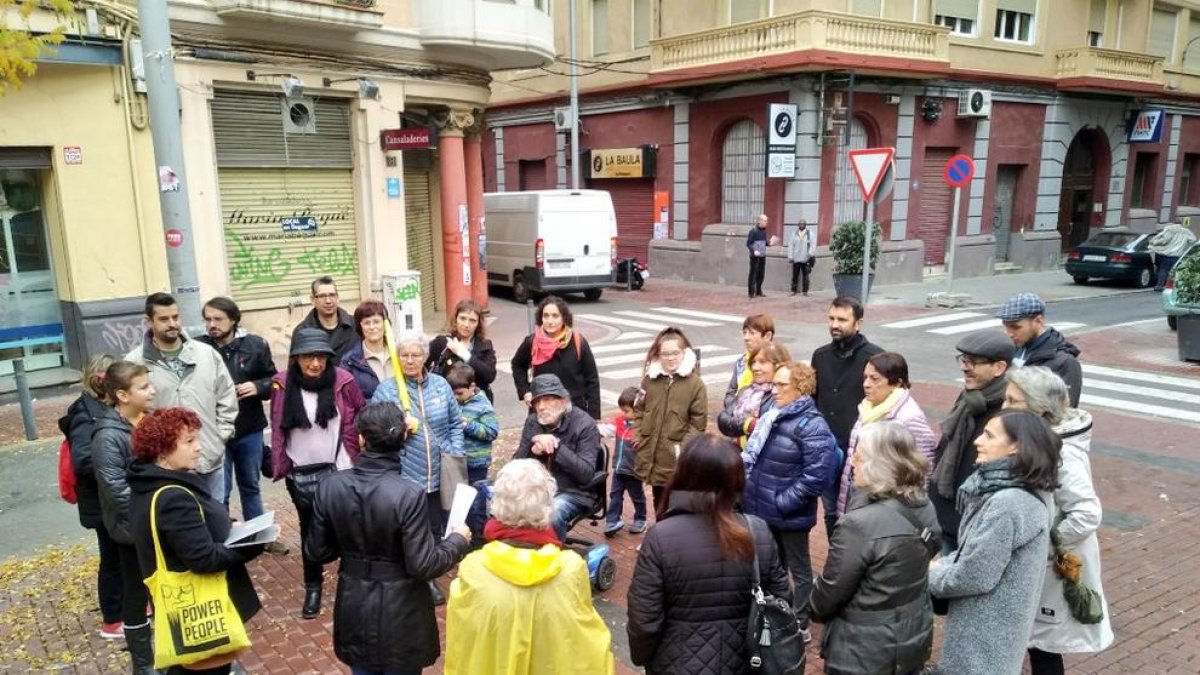 La visita se llevó a cabo ayer por la mañana en varios rincones del barrio Noguerola.