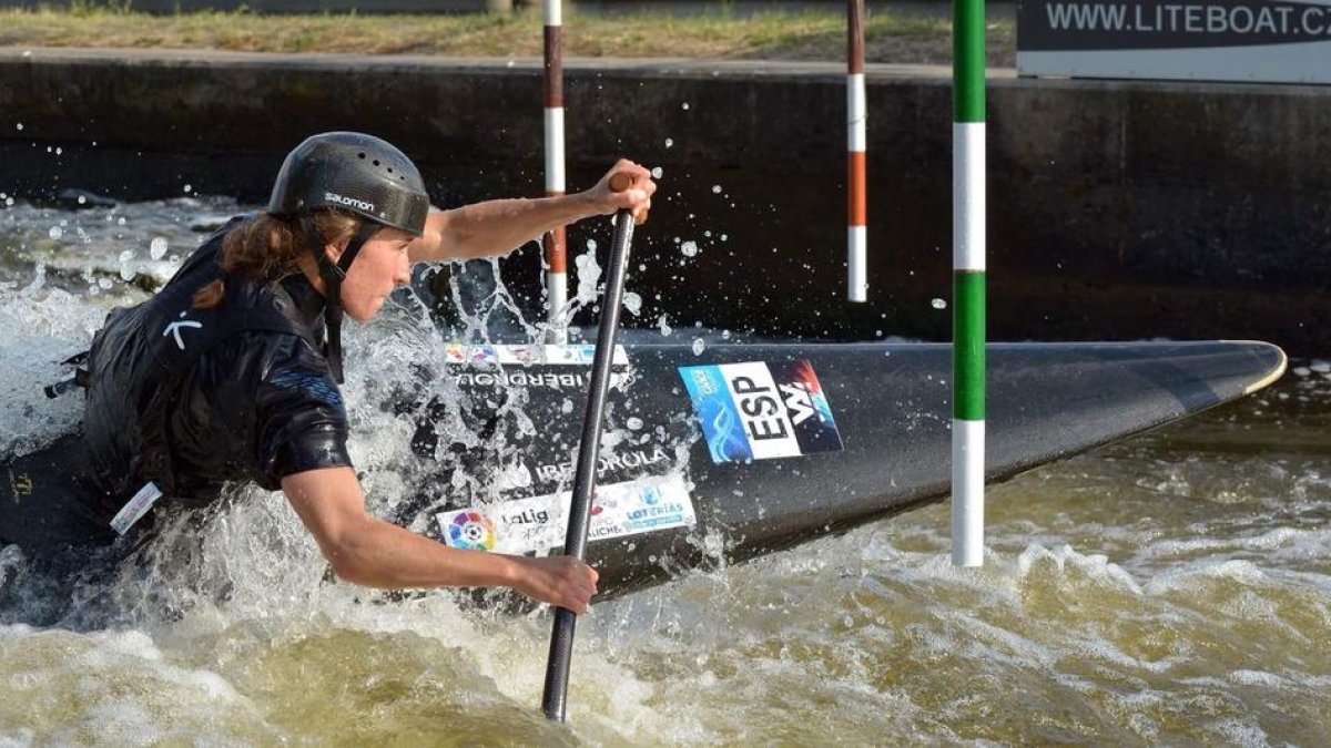 Núria Vilarrubla, en plena acció ahir durant la competició al canal txec de Troja.