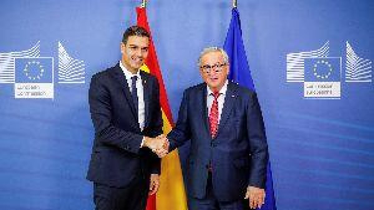 Juncker traslada a Sánchez la impresión positiva de los presupuestos españoles