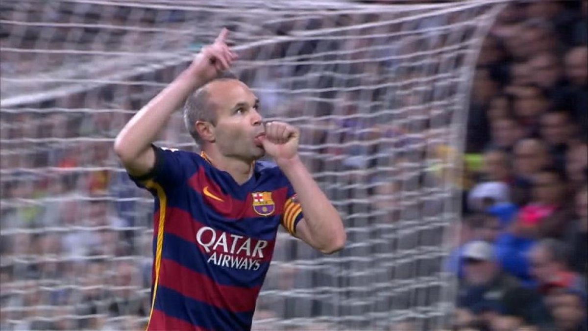 El 8 del Barça, Andrés Iniesta, celebrando uno de sus goles.