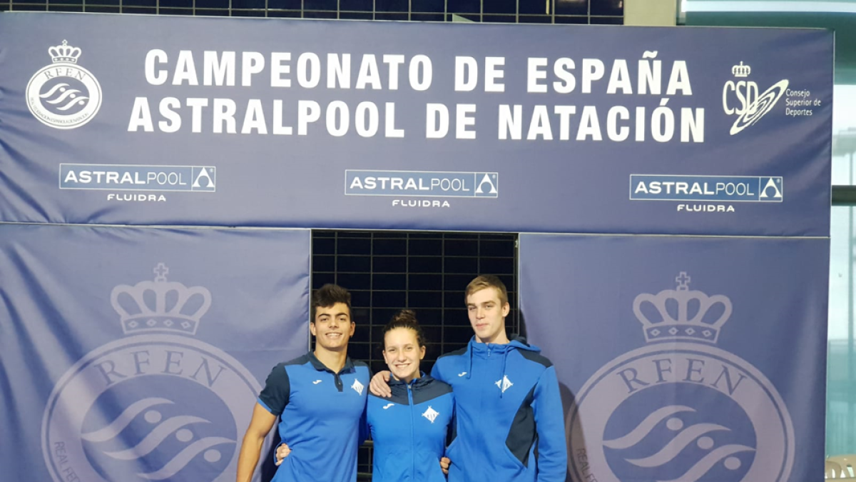Marc Juárez, Paula Juste y Roger Miret posan ayer en el Estatal.