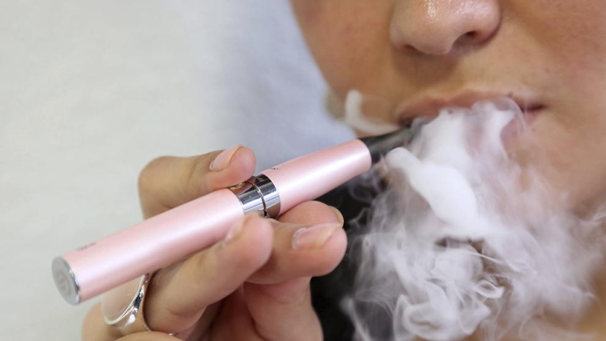 Sanitat desaconsella el cigar electrònic i el tabac sense combustió