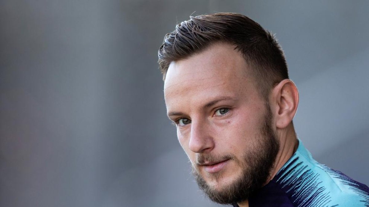 Rakitic estará de baja entre dos y tres semanas.