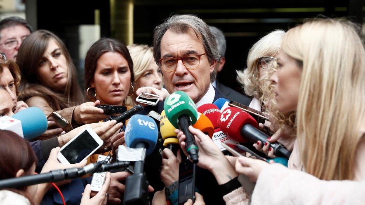 El Suprem rebaixa a un any i un mes la inhabilitació d'Artur Mas pel 9 N