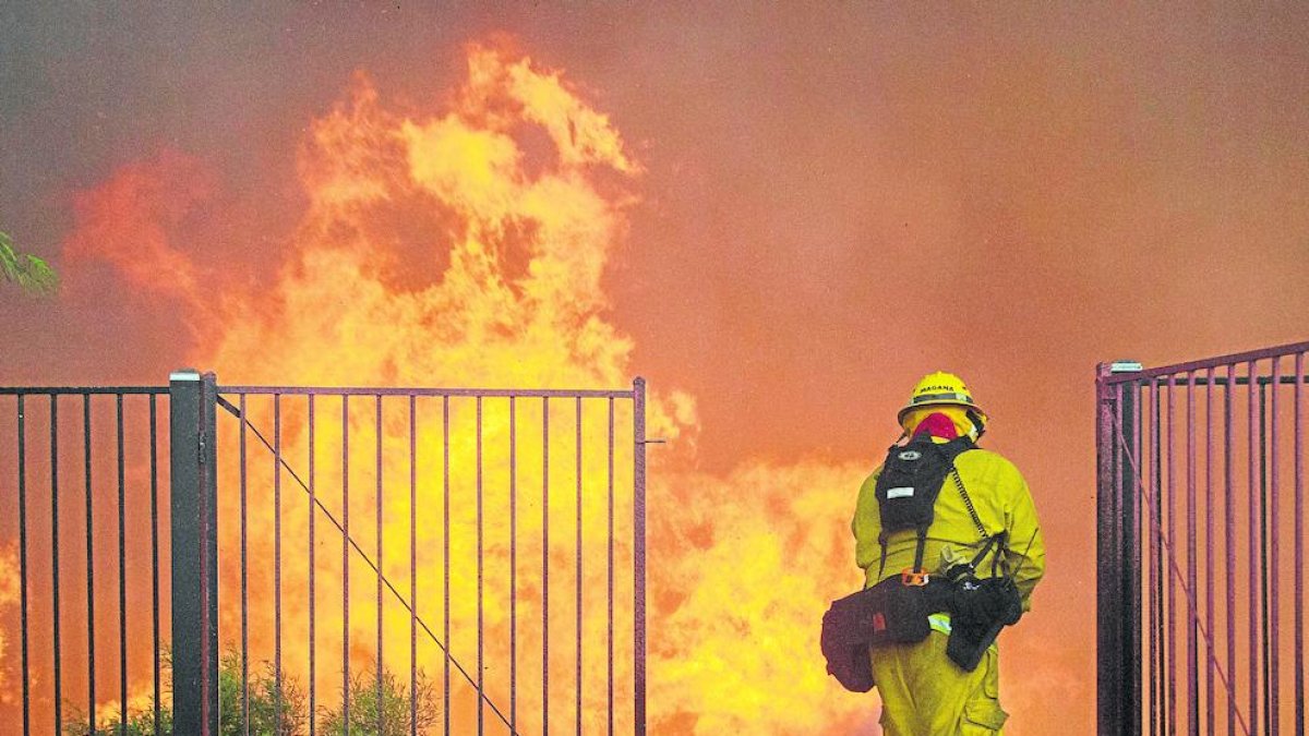 El fuego arrasa el norte de California desde hace una semana.
