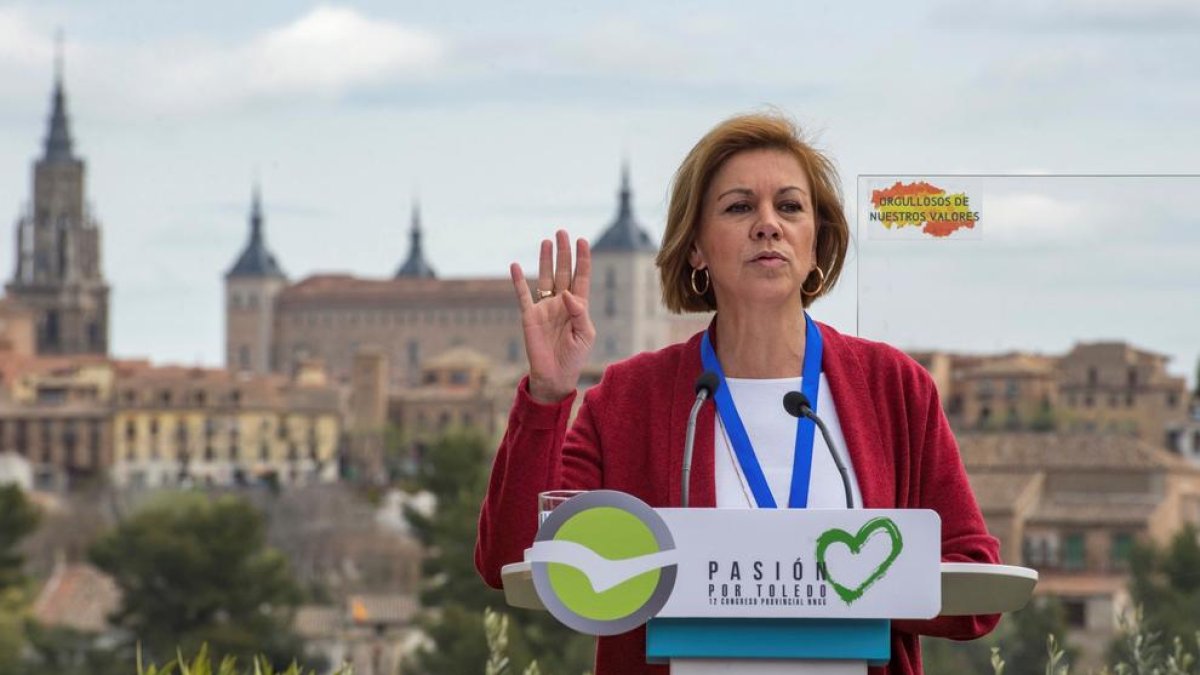 La secretària general del PP, María Dolores de Cospedal, ahir a Toledo.