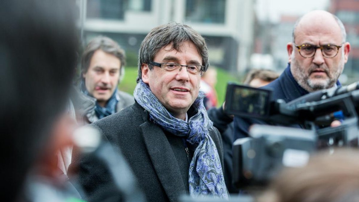 Puigdemont, Ponsatí i Puig demanen a la nova Mesa la delegació del vot