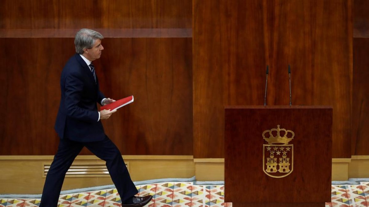 El candidato a la presidencia de Madrid, Ángel Garrido, ayer, durante su investidura, que se vota hoy.