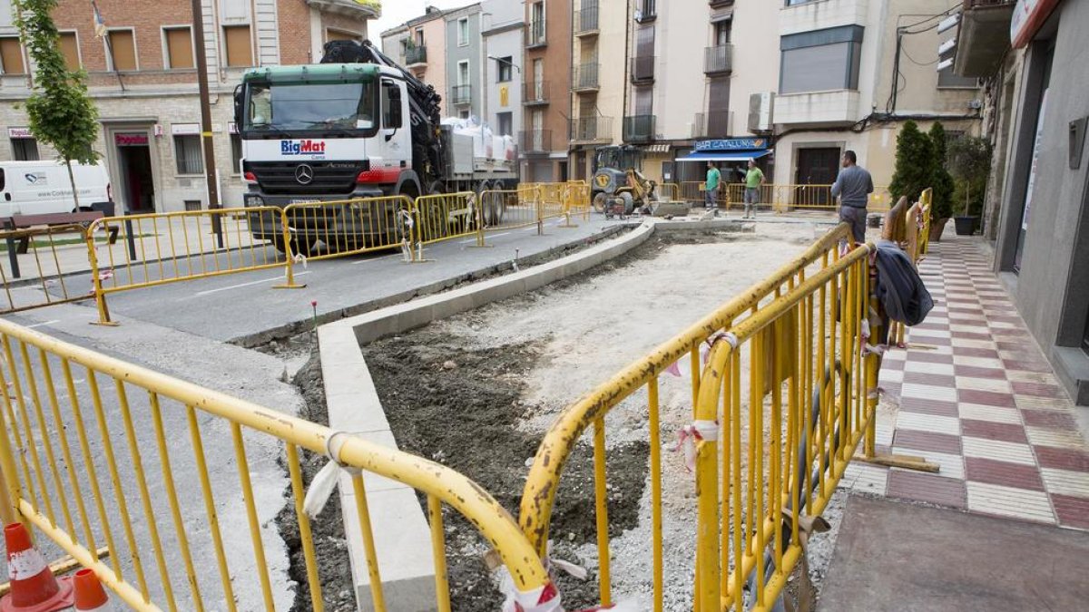 Las obras en la avenida Catalunya en el centro de Cervera.