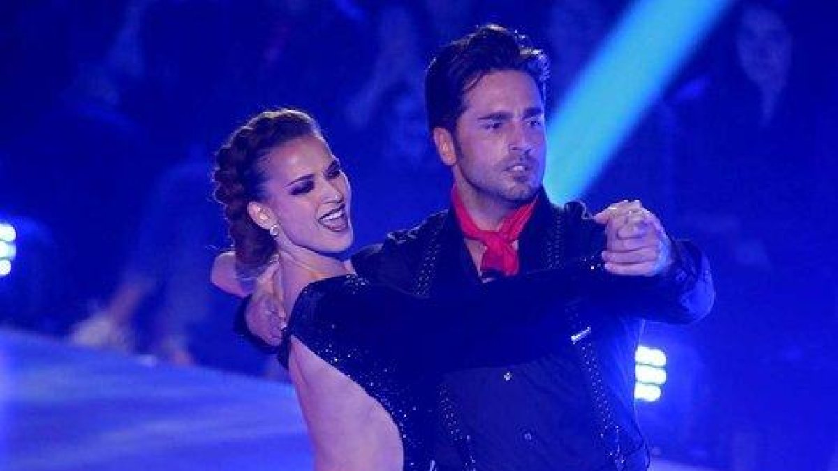 Bustamente ballant amb Yana Olina.