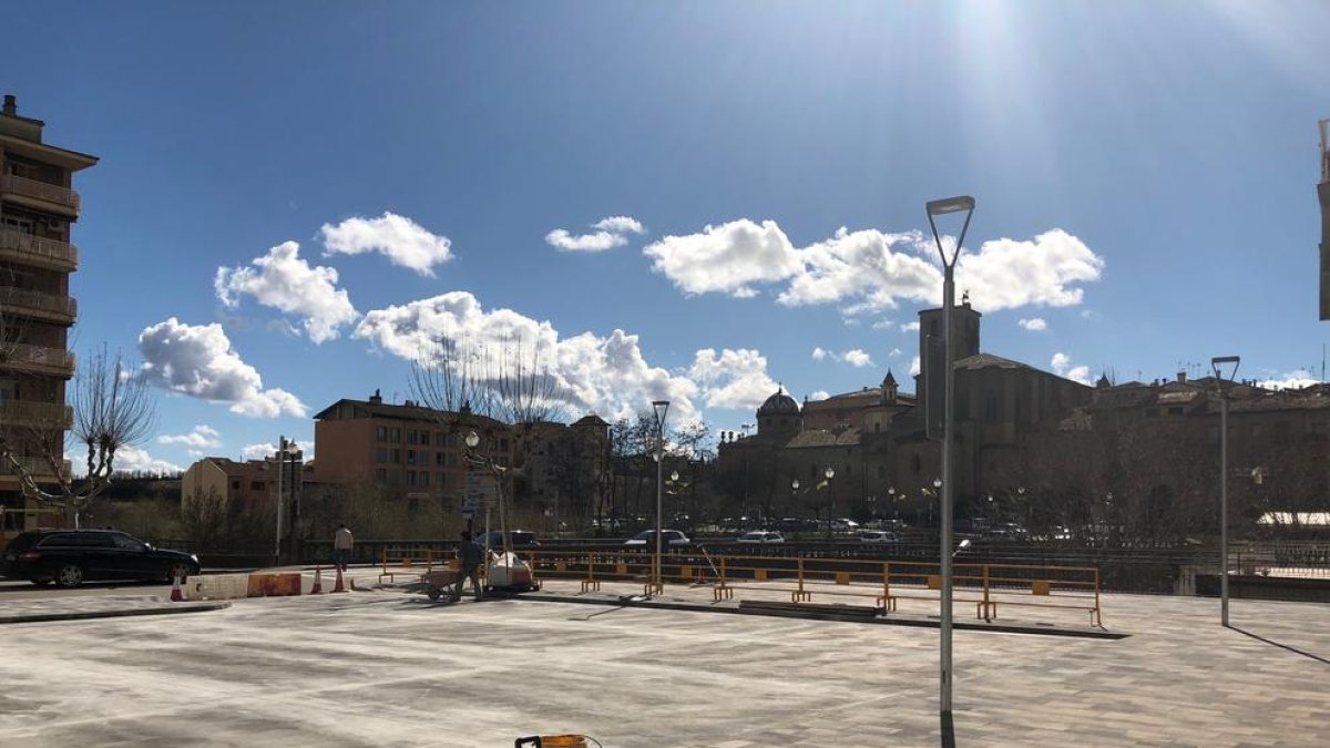 La plaza del edificio Àries que se reabrirá hoy.