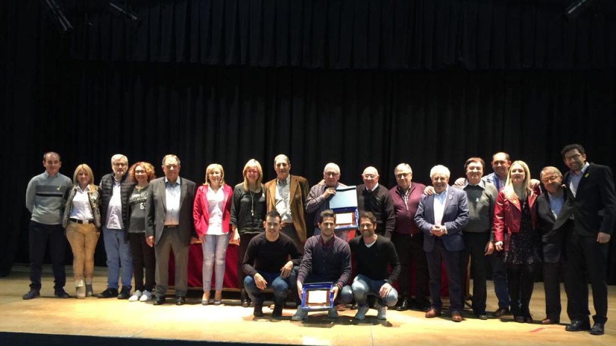 Representants dels equips premiats ahir durant la gala.