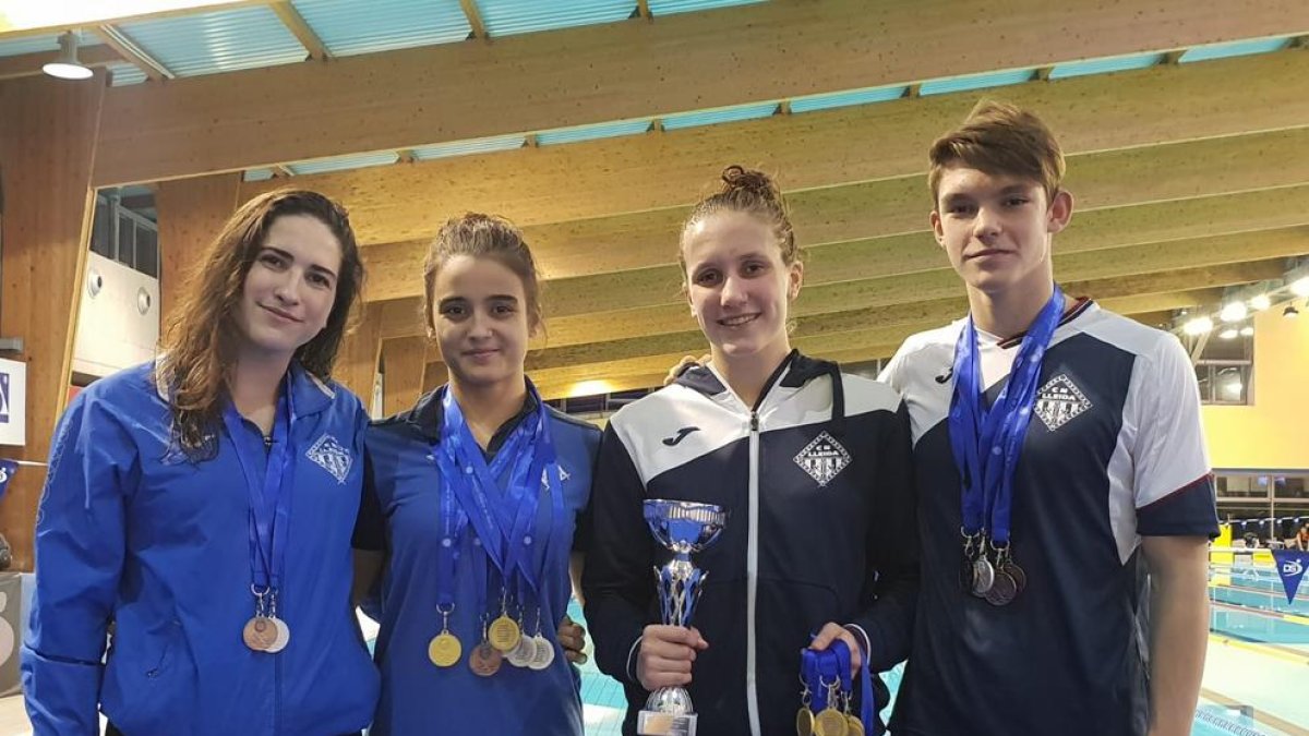 Toni Graño i Pol Solsona, del Tàrrega, amb totes les medalles.