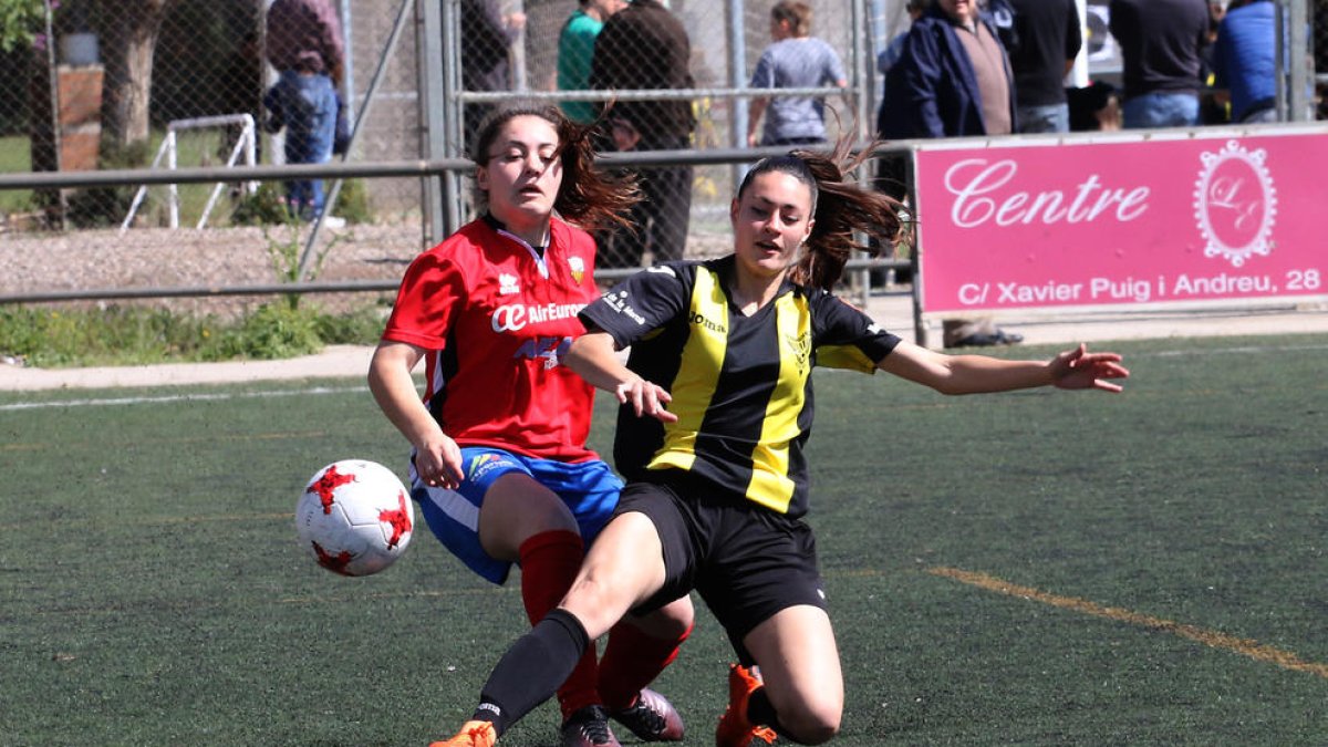 Una acció del partit d’ahir al camp del Pardinyes.