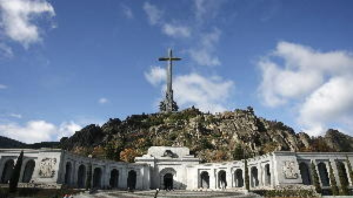 El prior del Valle de los Caídos accede a desbloquear las exhumaciones