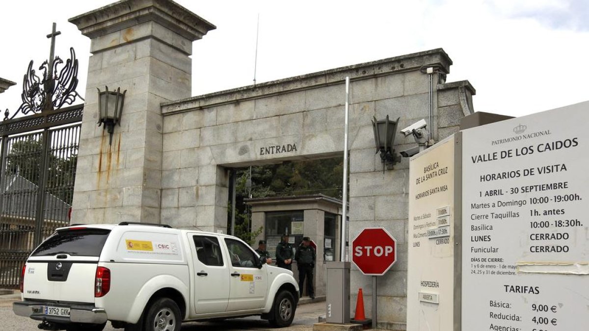 Llegan al Valle de los Caídos los peritos para los trabajos previos de las exhumaciones