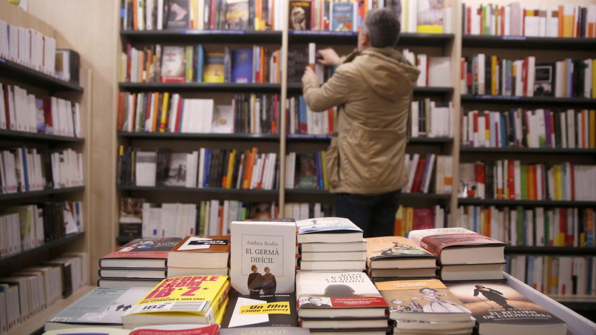 Millora l'índex de lectura, encara que més del 40 per cent mai no llegeix per lleure