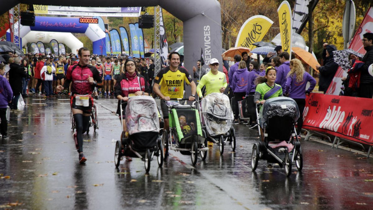 Un momento de la salida de la Mitja Marató, que reunió a 1.200 participantes.