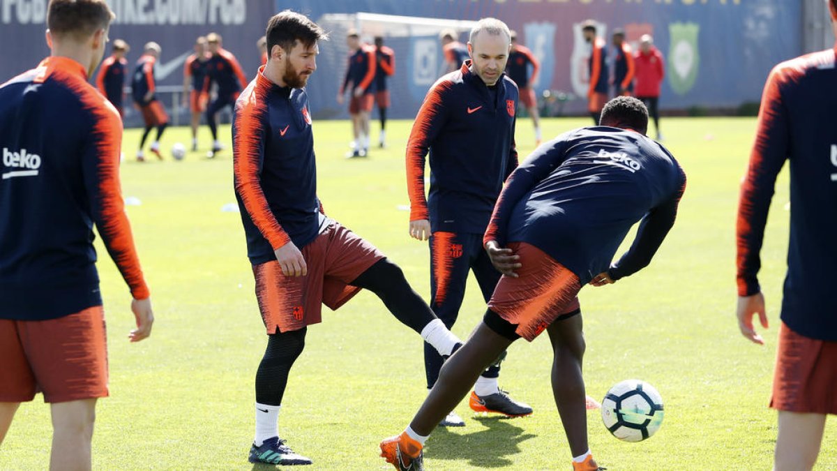 Messi i Iniesta durant l’entrenament d’ahir a la Ciutat Esportiva Joan Gamper.
