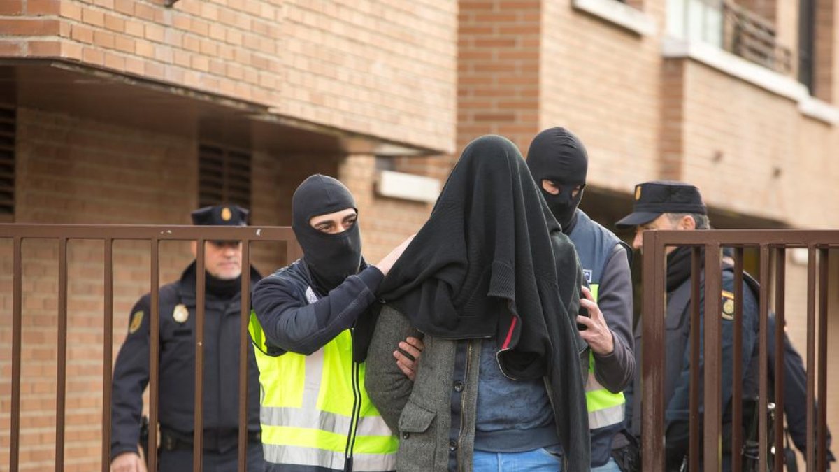 Imagen de la detención del presunto yihadista en Vitoria
