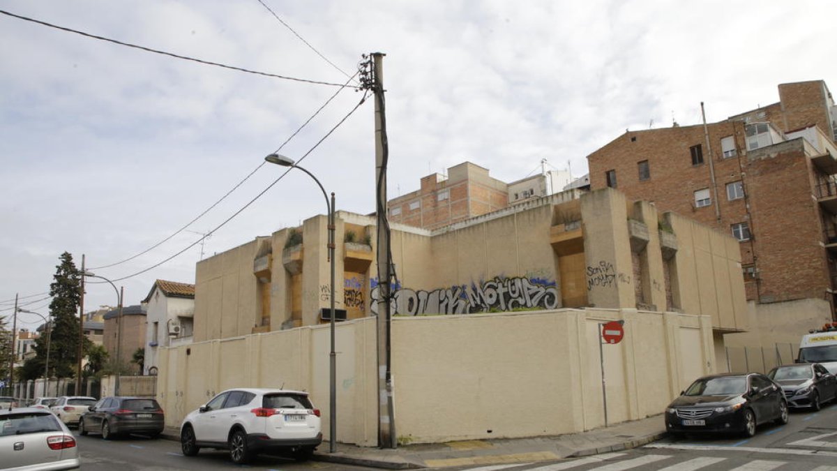 Imagen de la antigua discoteca Systema, entre las calles Alfred Perenya y Sans i Ribes.